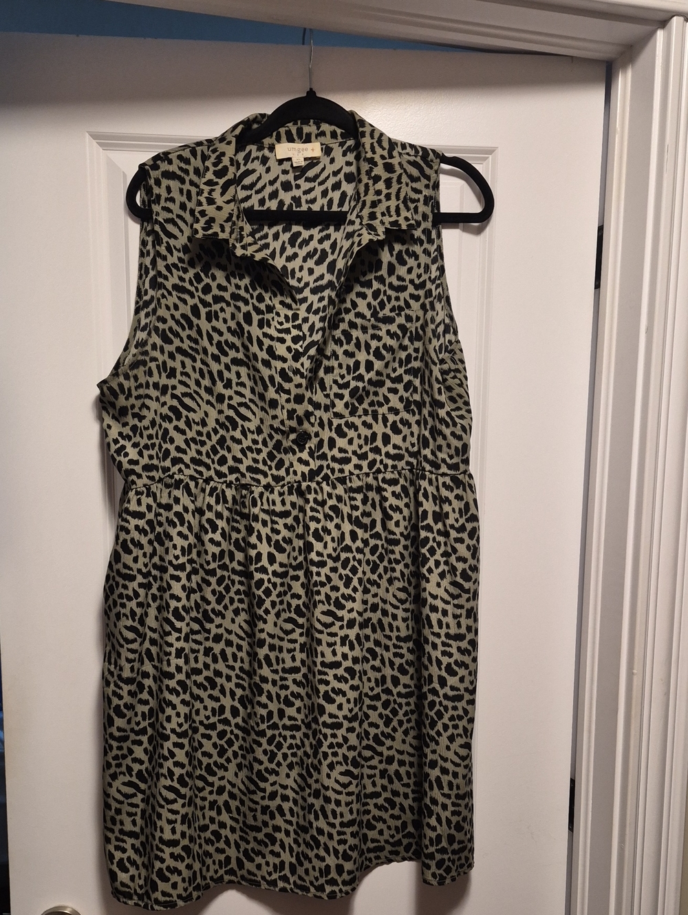 Sleeveless Leopard Print Collared Top - Black on Olive